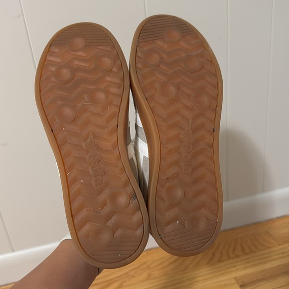 GOLA cyclone sneaker size 7.5 in cream/white/black - Picture 2 of 8